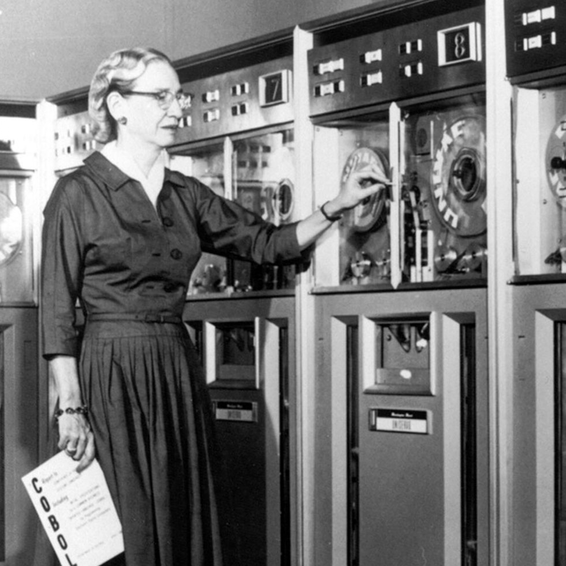 1519676971-grace-hopper-web