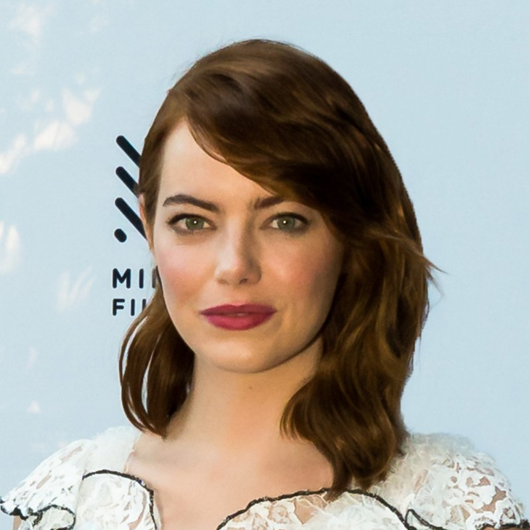 800px-Emma_Stone_at_the_39th_Mill_Valley_Film_Festival_(cropped)
