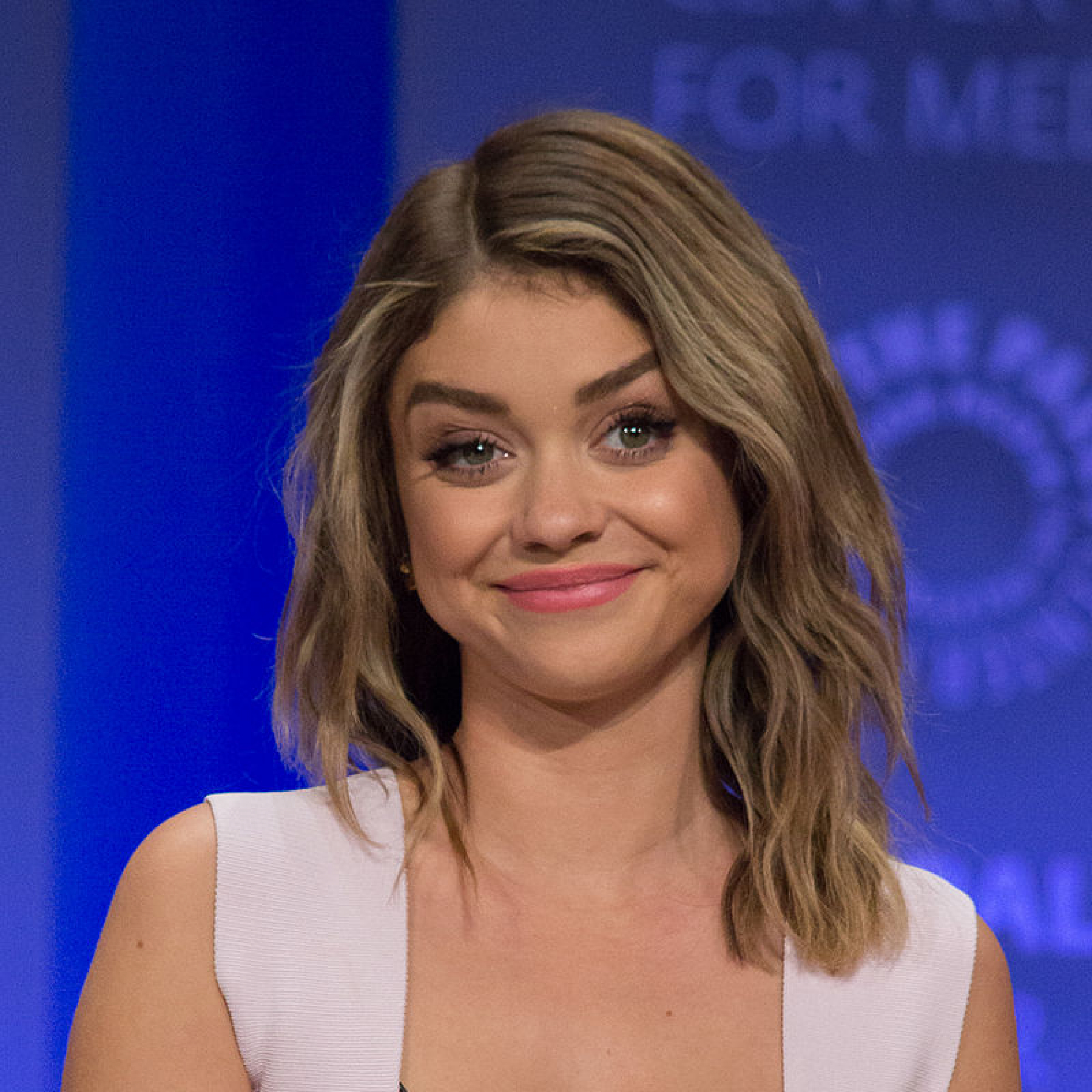 800px-Sarah_Hyland_at_2015_PaleyFest