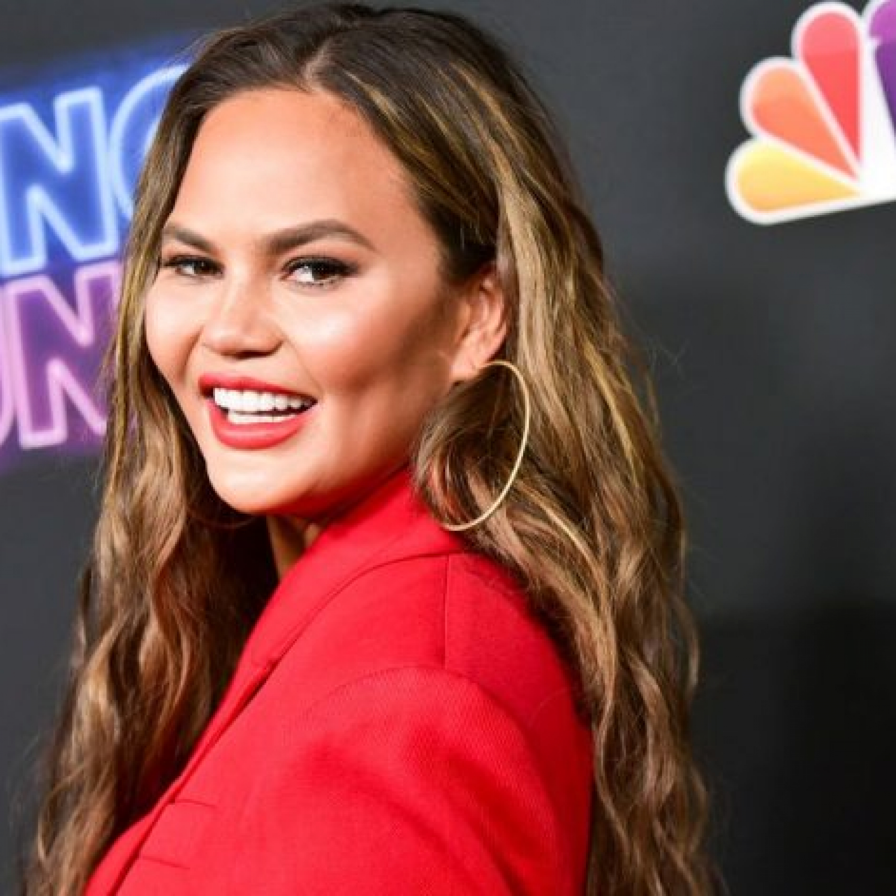 Chrissy-Teigen-768x471