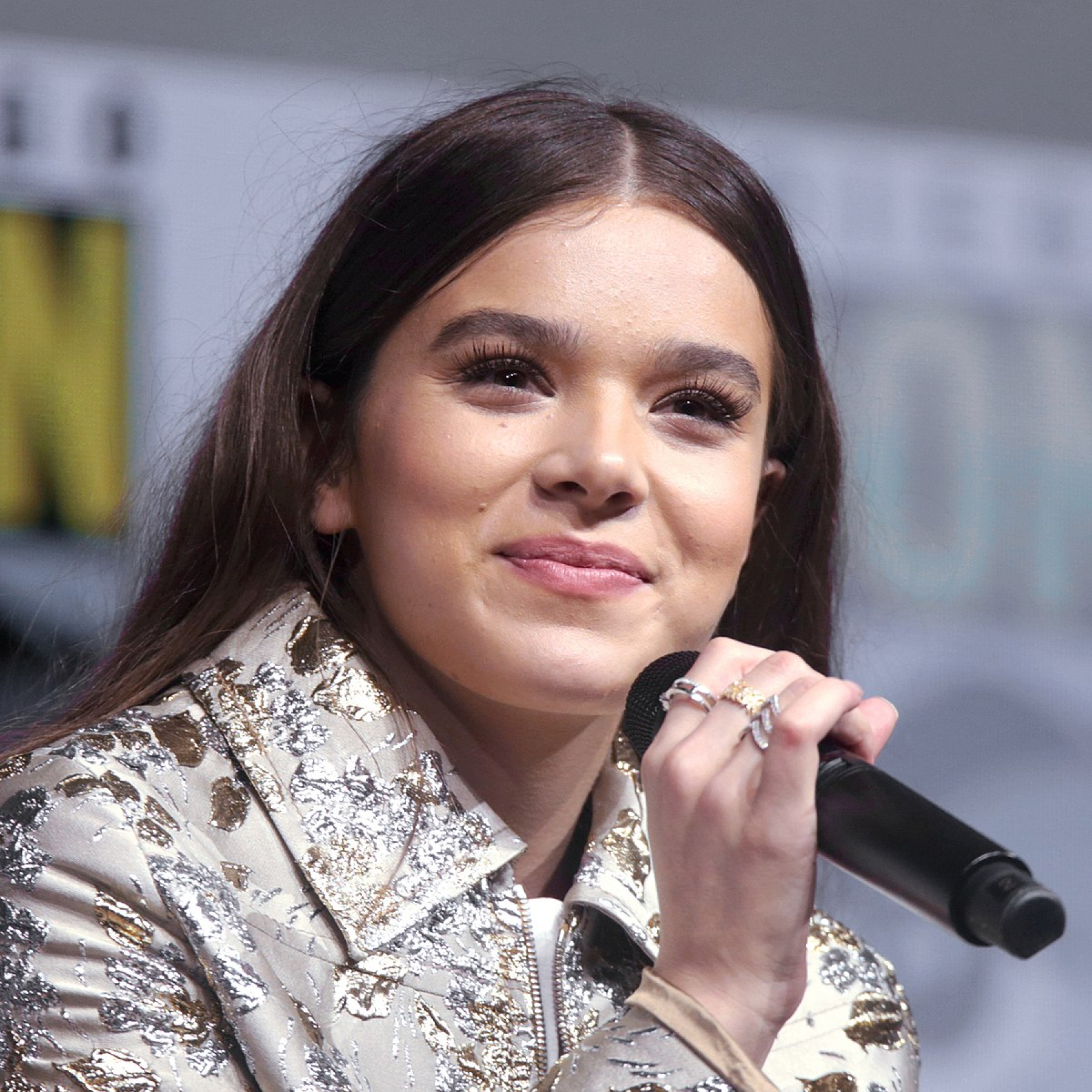 Hailee_Steinfeld_by_Gage_Skidmore