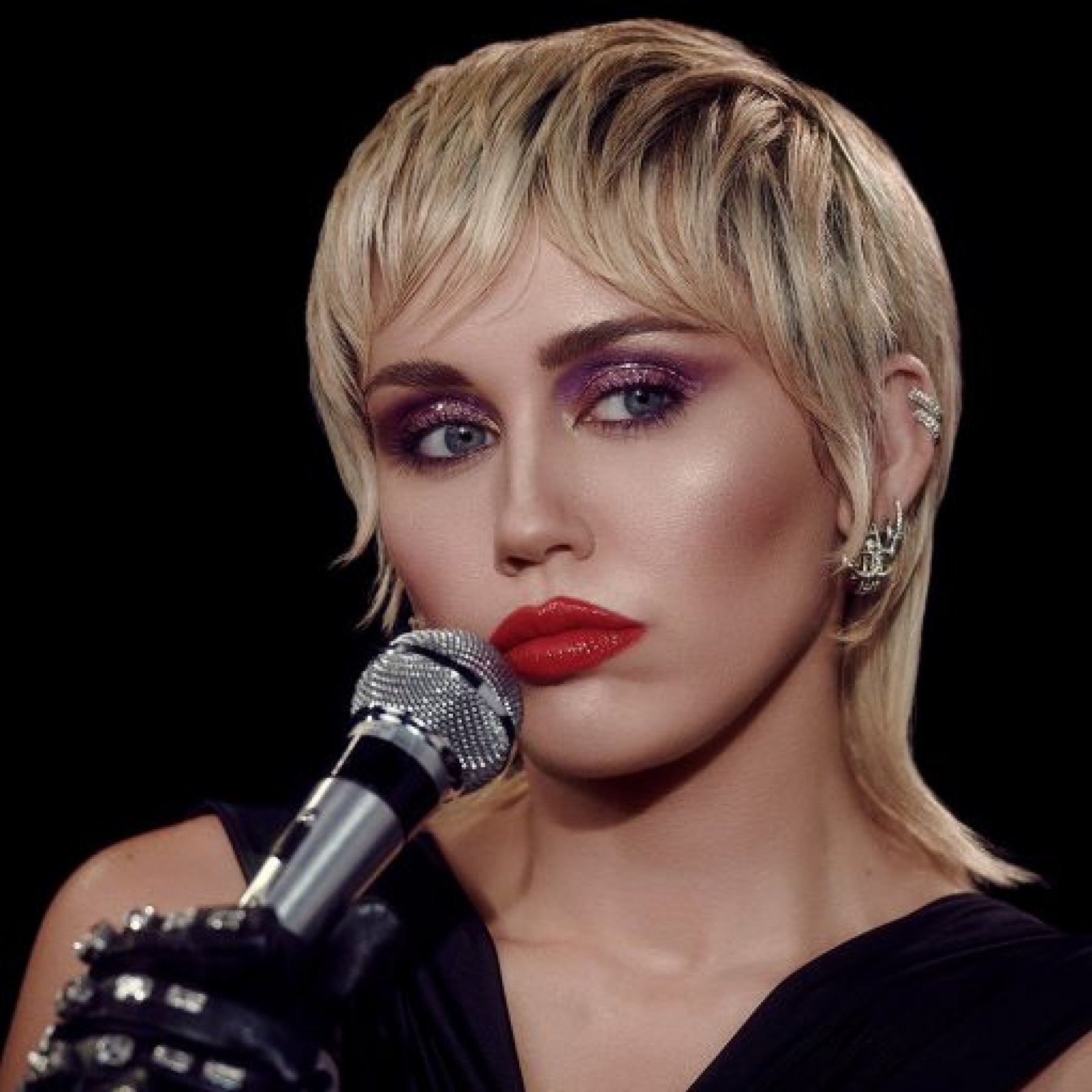 Miley-Cyrus-768x511