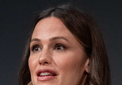 Jennifer_Garner_at_the_Fast_Company_Innovation_Festival_-_44972951114_(cropped)